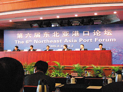 �v���[���ɐ旧���čs��ꂽ�e����\�ɂ�鈥�A