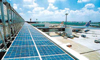 ���z���p�l�����d�B���c�A�����A���A���m��`�ȂǂŐݒu����Ă���B�i�ʐ^�񋟁F���c���ۋ�`�i���j�j